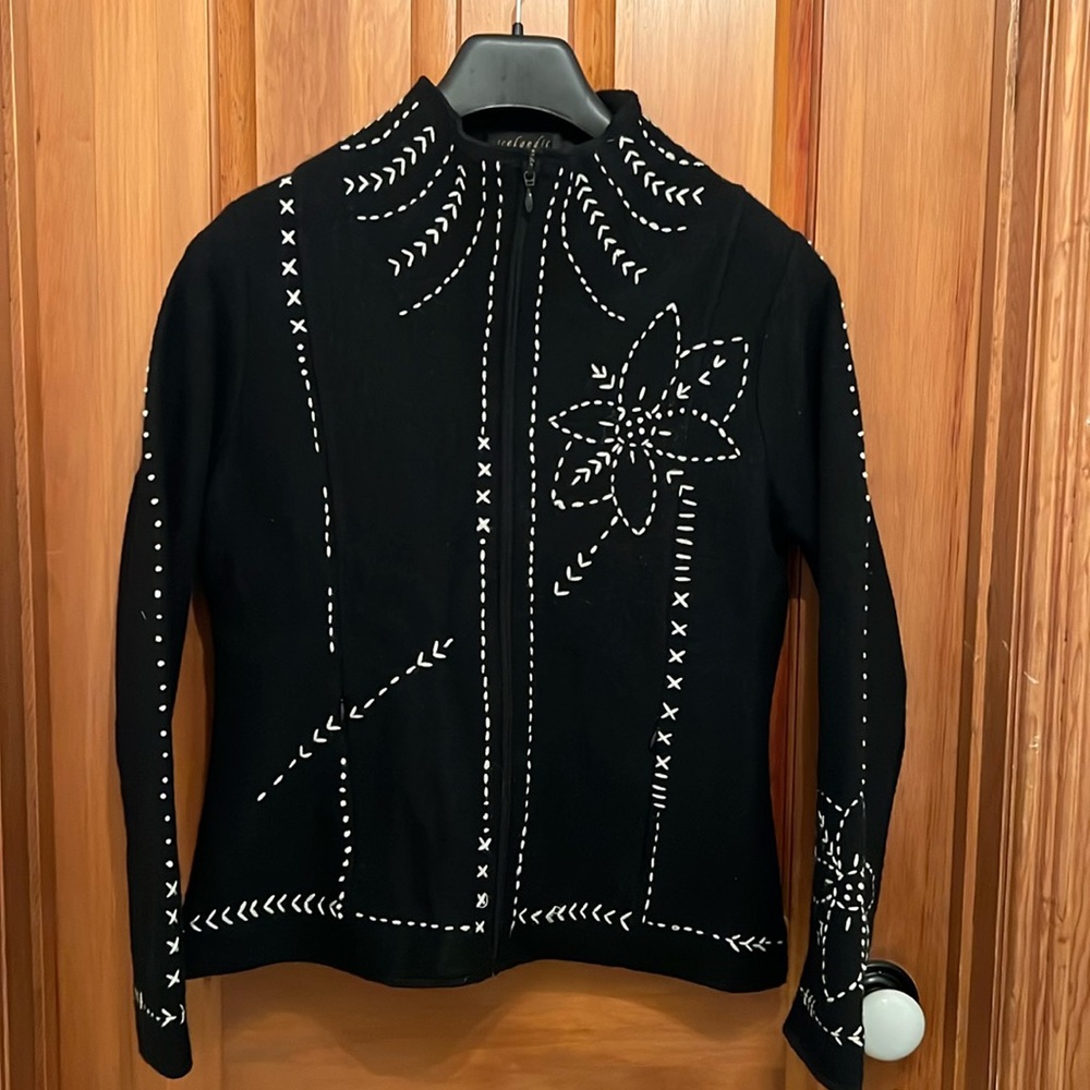 Icelandic Design cardigan - small